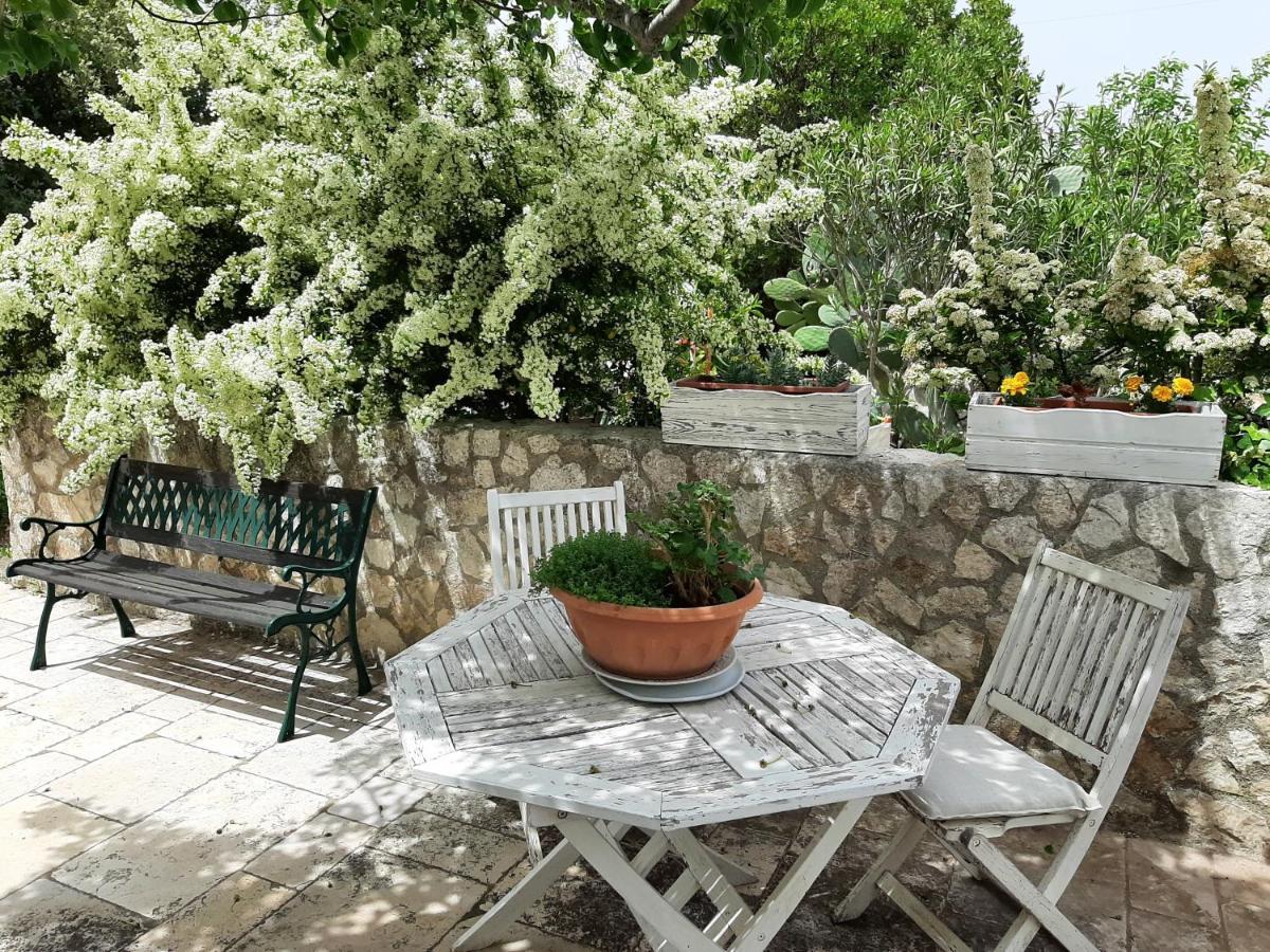 Pensjonat Trulli Fogliarella Ostuni Zewnętrze zdjęcie