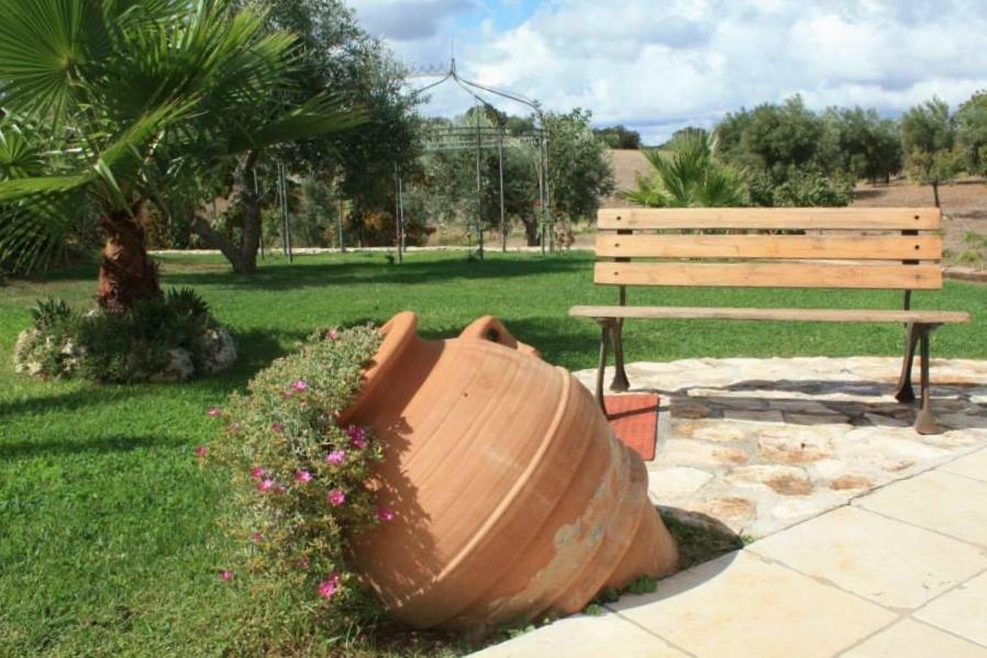 Pensjonat Trulli Fogliarella Ostuni Zewnętrze zdjęcie